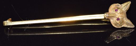 A 9ct gold brooch/ tie pin in the form of a fox with ruby eyes, 3.1g