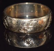 A 9ct gold ring/ wedding band/ ring, size M, 4.8g