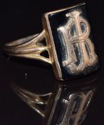 A 9ct gold ring set with onyx and gold initials, size Q, 3.4g