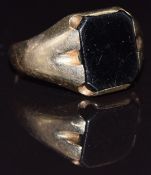 A 9ct gold signet ring set with onyx, size P/Q, 6g