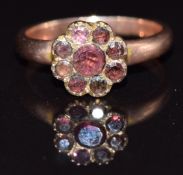Victorian 9ct gold ring set with foiled garnets, size J/K, 2.9g