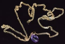 A 9ct gold necklace and 9ct gold pendant set with an amethyst, 4.8g