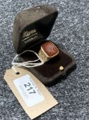 A heavy 9ct gold intaglio signet ring, 11.9g. CONDITION REPORT: In good condition.