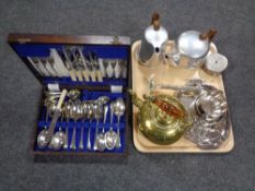 A tray of brass lamp,