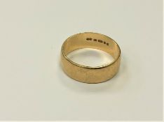 A 9ct gold band ring, size T CONDITION REPORT: 5.