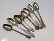 A collection of silver teaspoons
