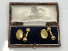 A boxed pair of antique gold cuff links CONDITION REPORT: 5.6g Hallmarked 375 . 9 .