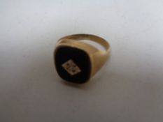A Gentleman's 9ct gold signet ring