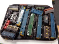 A tray of 00 gauge Hornby and other locomotive engines and rolling stock