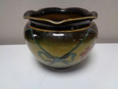 A glazed pottery Ravissant ware planter, diameter 15 cm.