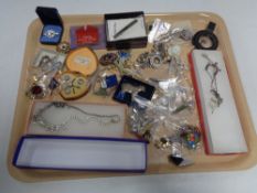 A quantity of costume jewellery,