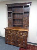 An oak kitchen dresser, height 210 cm, width 123 cm, depth 53 cm.