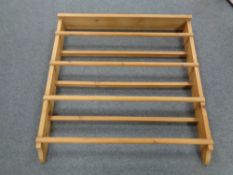 A pine Delft rack