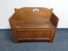 An oak Arts & Crafts storage hall seat