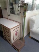 A set of early twentieth century Mordue brothers weighing scales