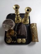 A tray containing assorted antique and later metal wares to include cast iron flat iron,