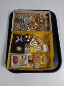 A tray containing a large quantity of costume brooches, cameo brooch etc.