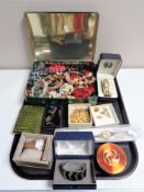 A tray of assorted costume jewellery,