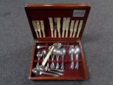 A canteen of Oneida cutlery.