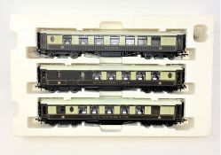 Hornby : Three 00 gauge pullman carriages 'Niobe', 'Car No 161 Third Class' and 'Car No.