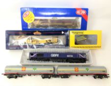 A tray of die cast locomotives to include: Bachmann Branchline 36-165 Plasser Tamper Machine