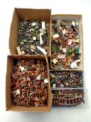 A tray of a large quantity of hand-painted miniature soldiers and figures