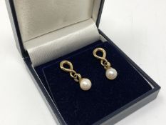 A pair of 9ct gold pearl drop earrings CONDITION REPORT: 3.