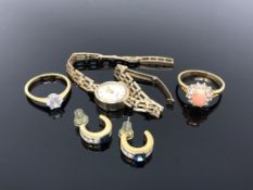 A lady's 9ct gold Avia wristwatch in 9ct gold bracelet,