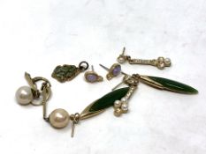 A small quantity of earrings