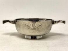 A silver quaich, Glasgow 1948, 127g.