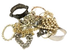 A small quantity of costume jewellery, hinged bangle,
