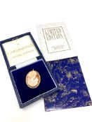A limited edition 18ct gold mounted cameo brooch by Goldsmiths, number 168 of 200,