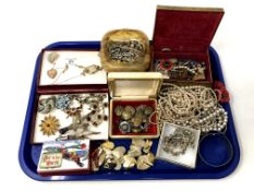 A tray of various costume jewellery.
