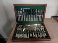 A canteen of Arthur Price cutlery