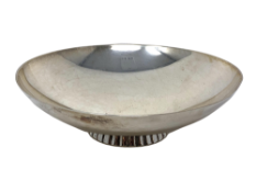 A George VI silver pedestal bowl, Wakely & Wheeler, London 1949, diameter 11.5cm.