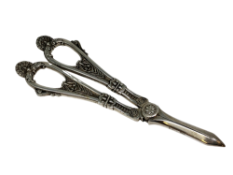 A pair of silver grape scissors, Birmingham 1903. CONDITION REPORT: 151.
