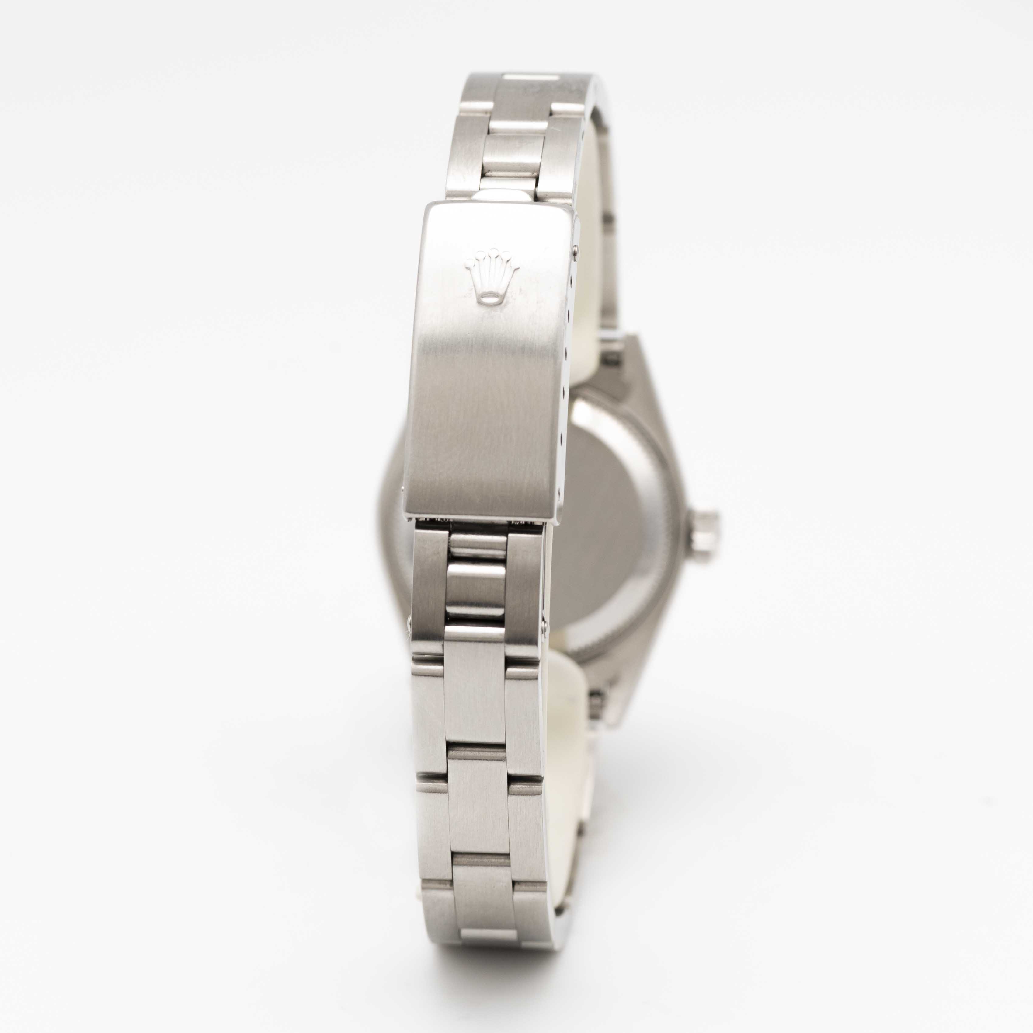 A LADIES STAINLESS STEEL ROLEX OYSTER PERPETUAL DATE BRACELET WATCH CIRCA 2003, REF. 79160 WITH - Image 5 of 9