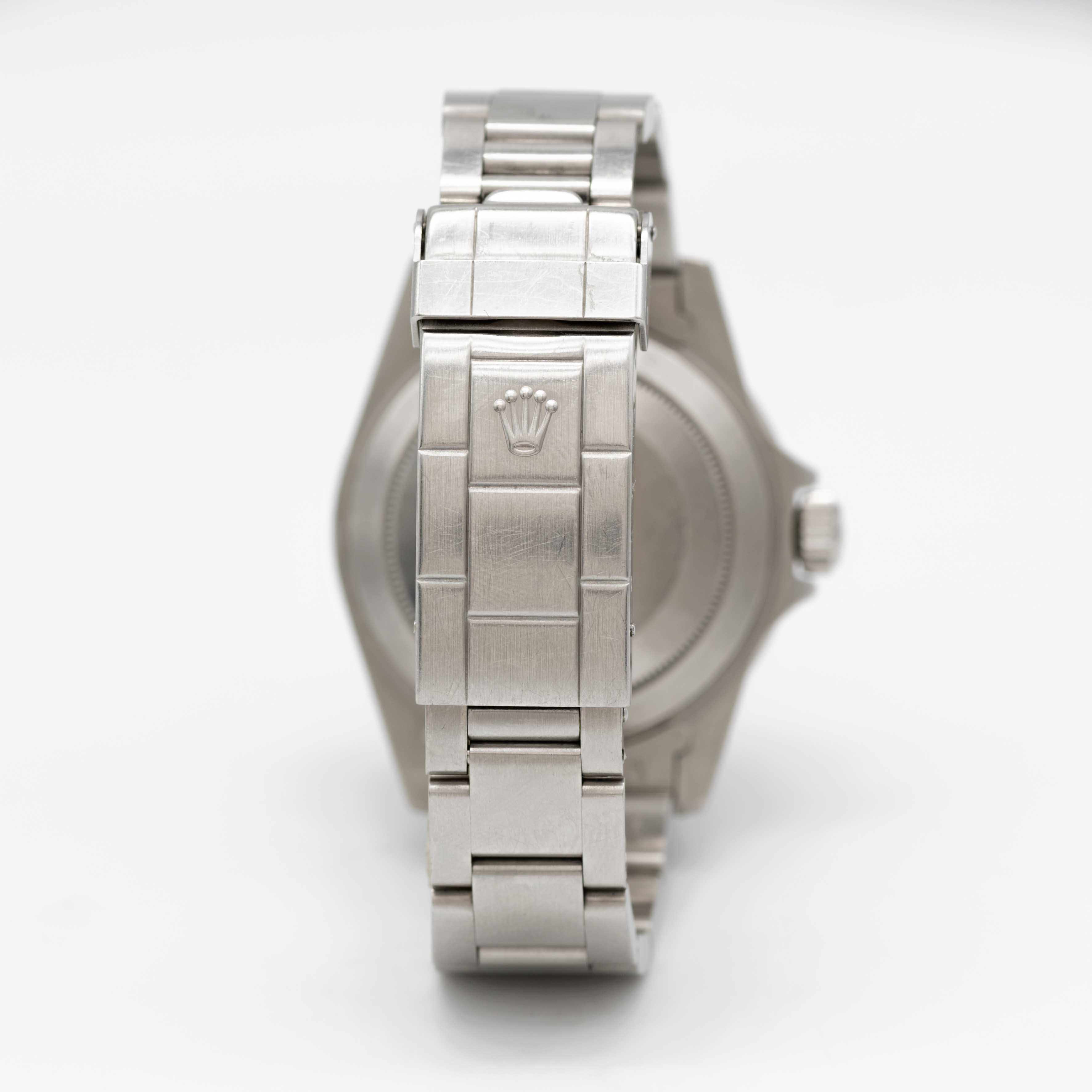 A GENTLEMAN'S STAINLESS STEEL ROLEX OYSTER PERPETUAL DATE SUBMARINER BRACELET WATCH CIRCA 1984, REF. - Image 5 of 9