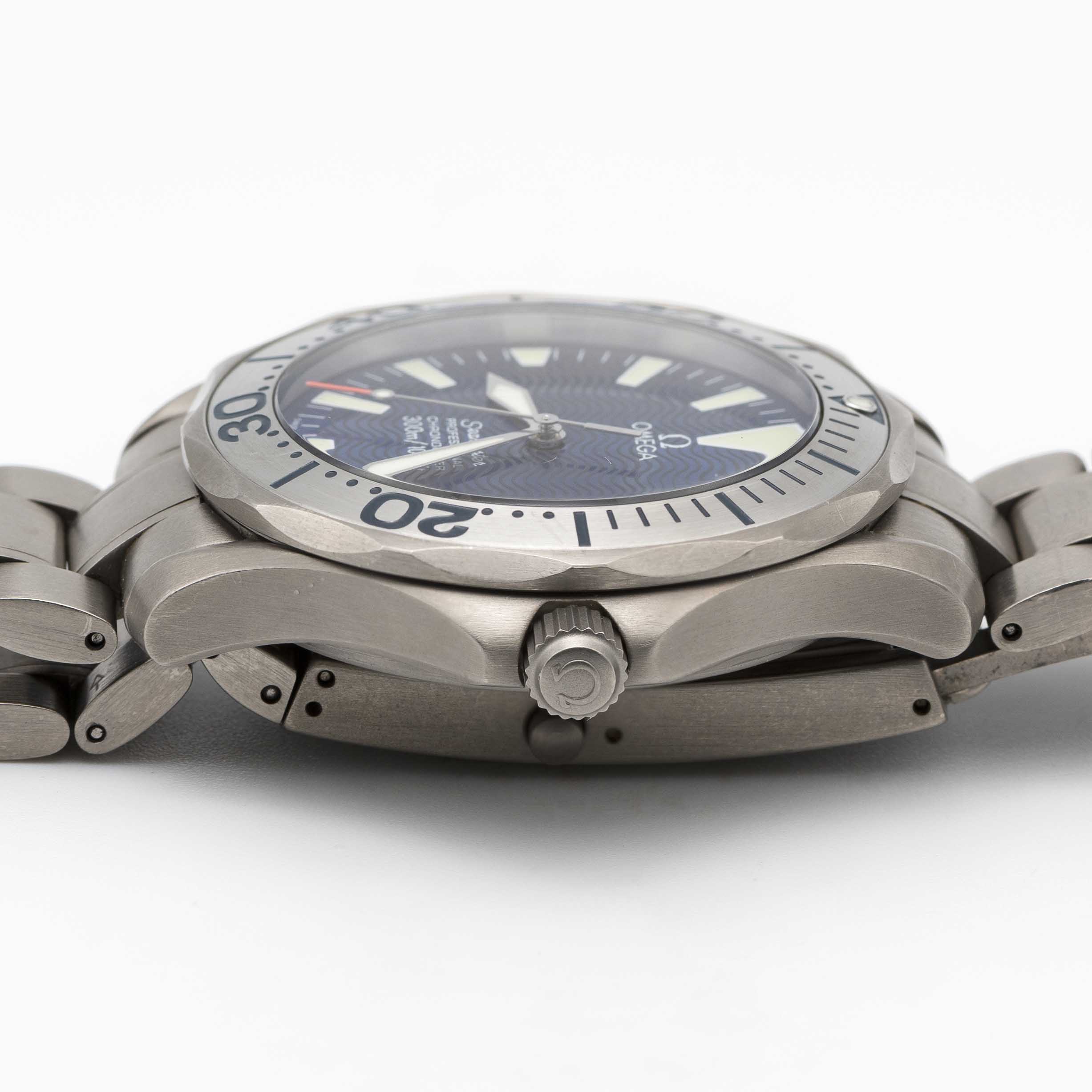 A GENTLEMAN'S TITANIUM OMEGA SEAMASTER TI-930 AUTOMATIC CHRONOMETER BRACELET WATCH CIRCA 2000s, REF. - Image 7 of 9