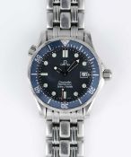 A MIDSIZE OMEGA SEAMASTER PROFESSIONAL 300M QUARTZ BRACELET WATCH CIRCA 1990s, REF 2551.80.00 WITH