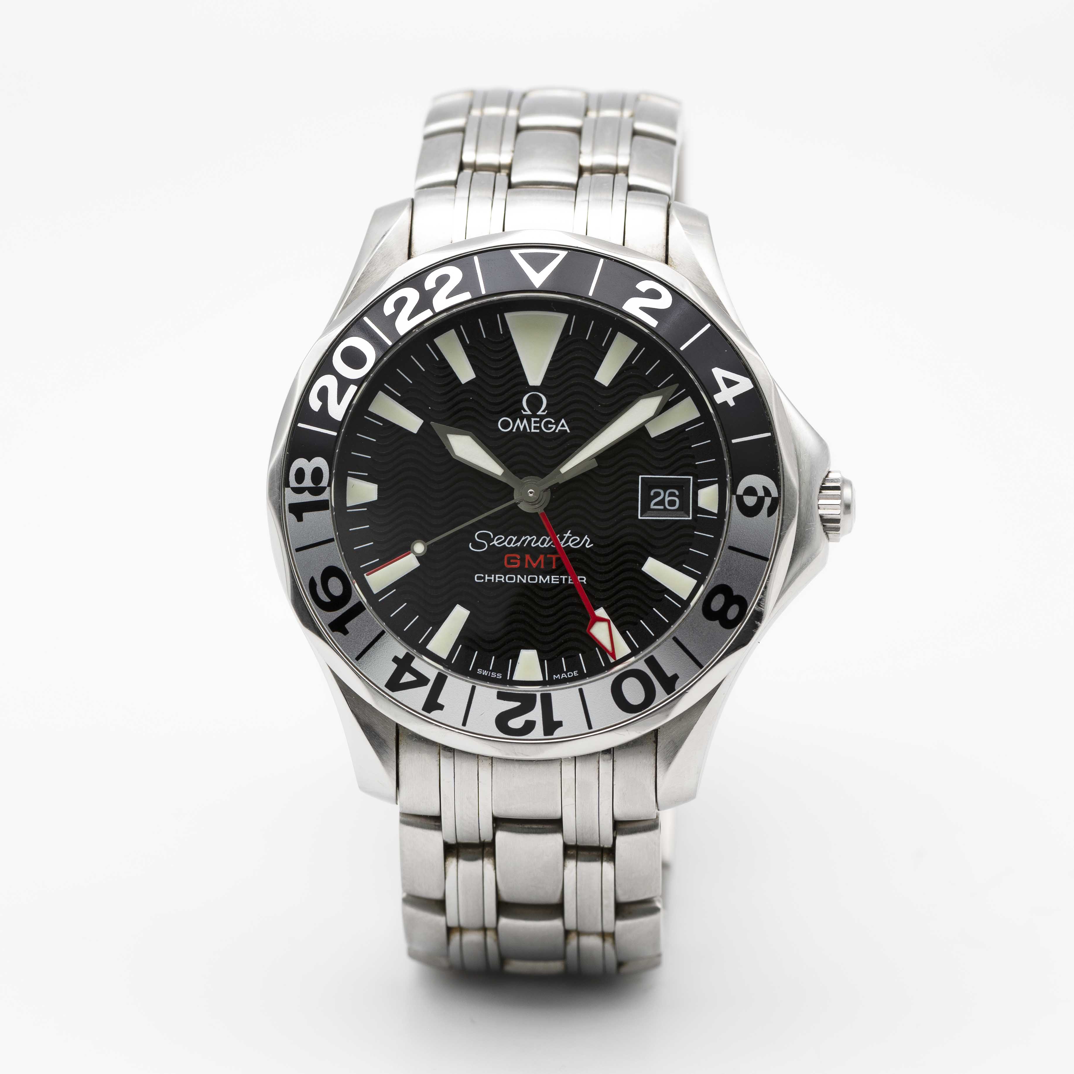 A GENTLEMAN'S STAINLESS STEEL OMEGA SEAMASTER GMT CHRONOMETER BRACELET WATCH DATED 2003, REF. 2234. - Image 2 of 9
