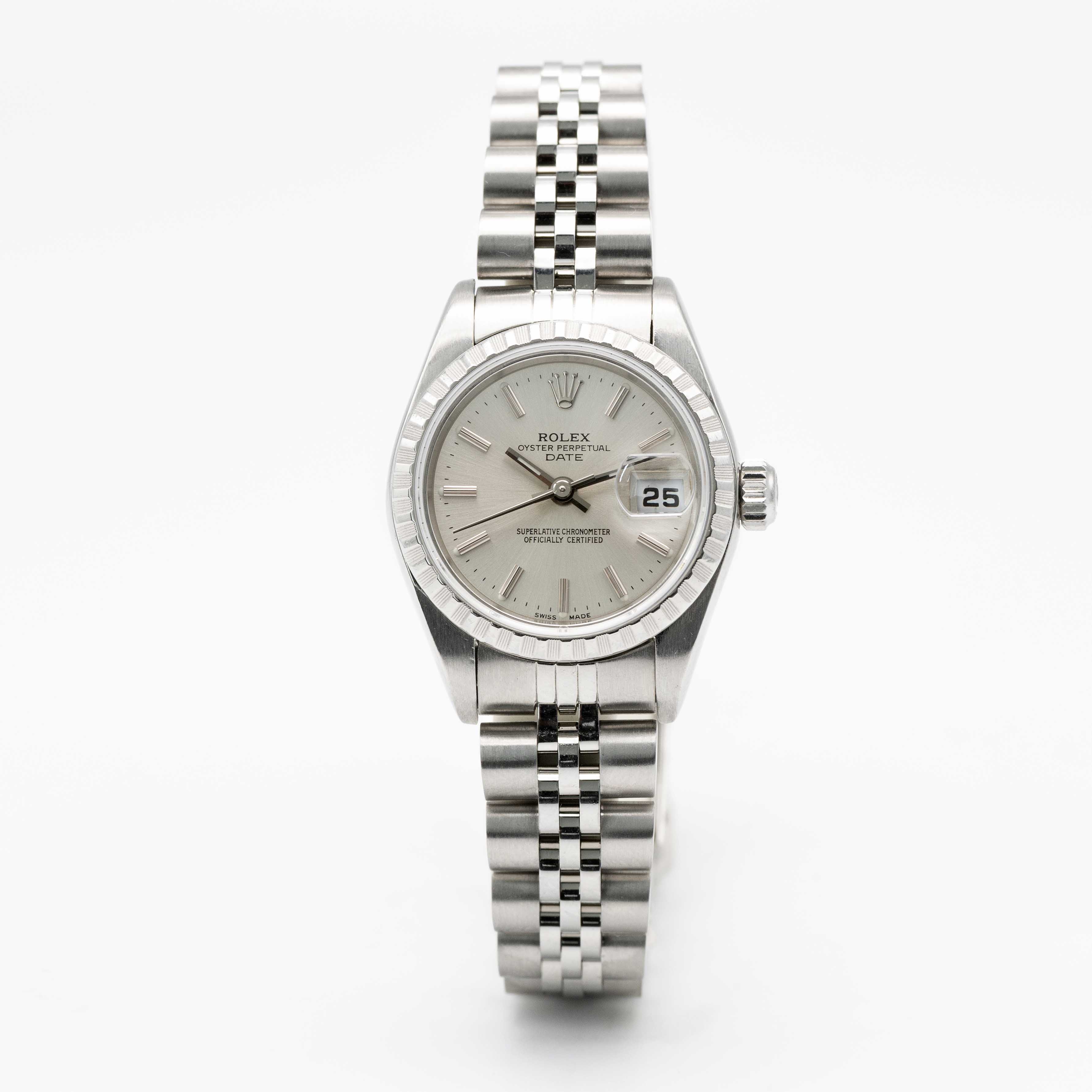 A LADIES STAINLESS STEEL ROLEX OYSTER PERPETUAL DATE BRACELET WATCH CIRCA 2000, REF. 79240 - Image 2 of 9