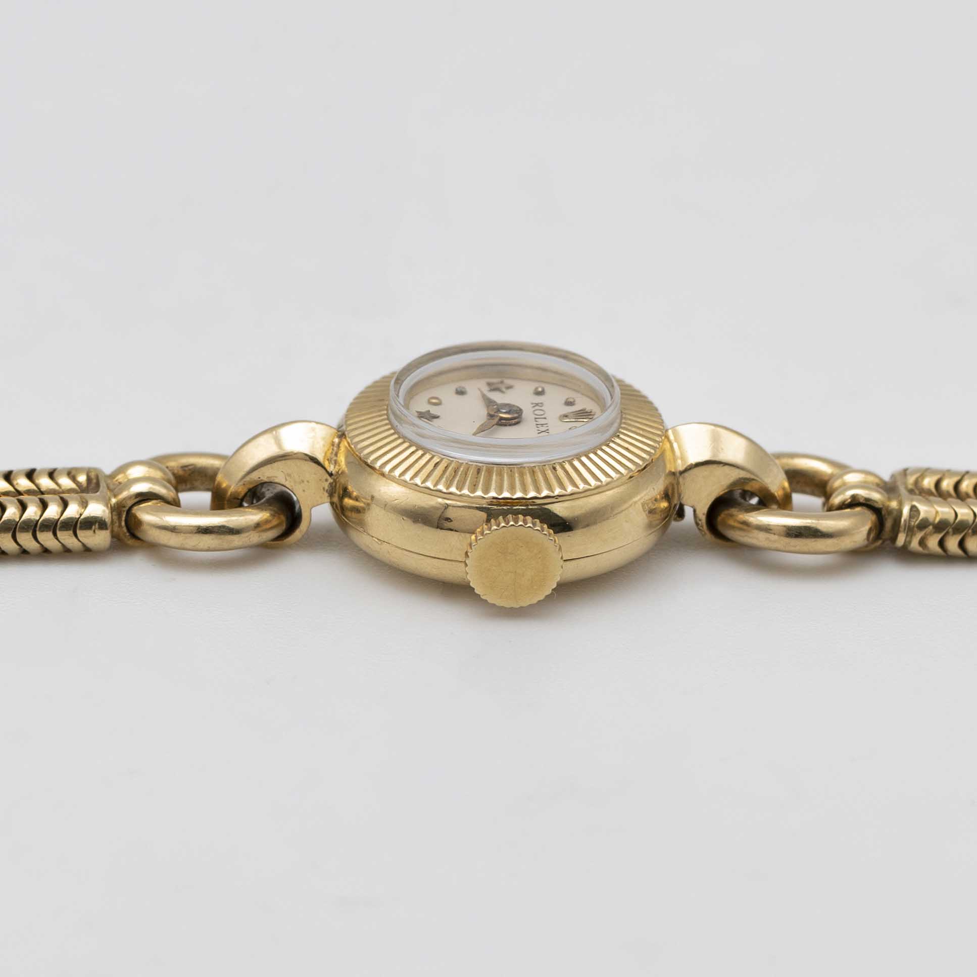 A LADIES 18K SOLID YELLOW GOLD ROLEX BRACELET WATCH CIRCA 1953, REF. 8646 WITH STAR INDICES AT 3-6-9 - Image 8 of 10