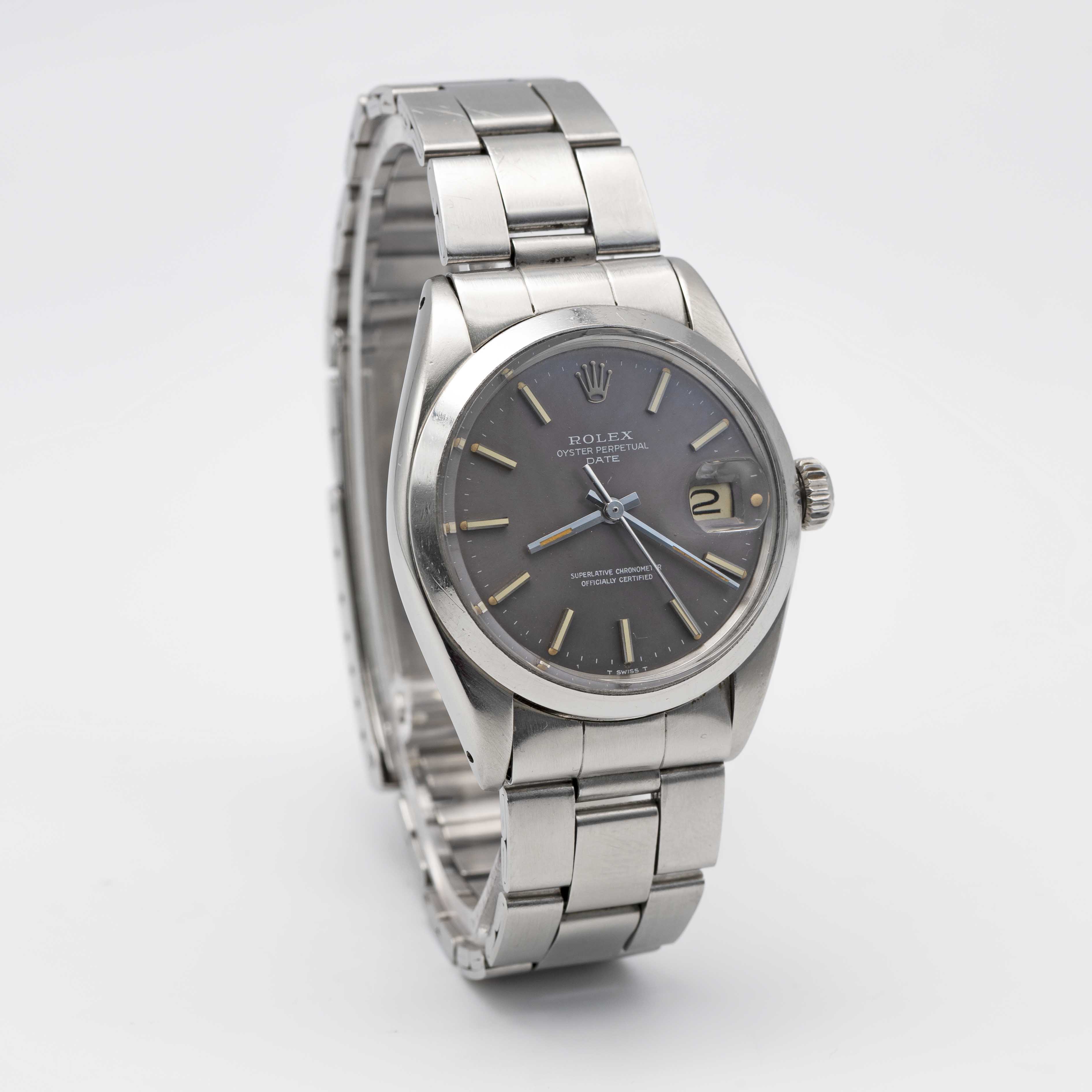 A GENTLEMAN'S STAINLESS STEEL ROLEX OYSTER PERPETUAL DATE BRACELET WATCH CIRCA 1969, REF. 1500 - Image 4 of 9