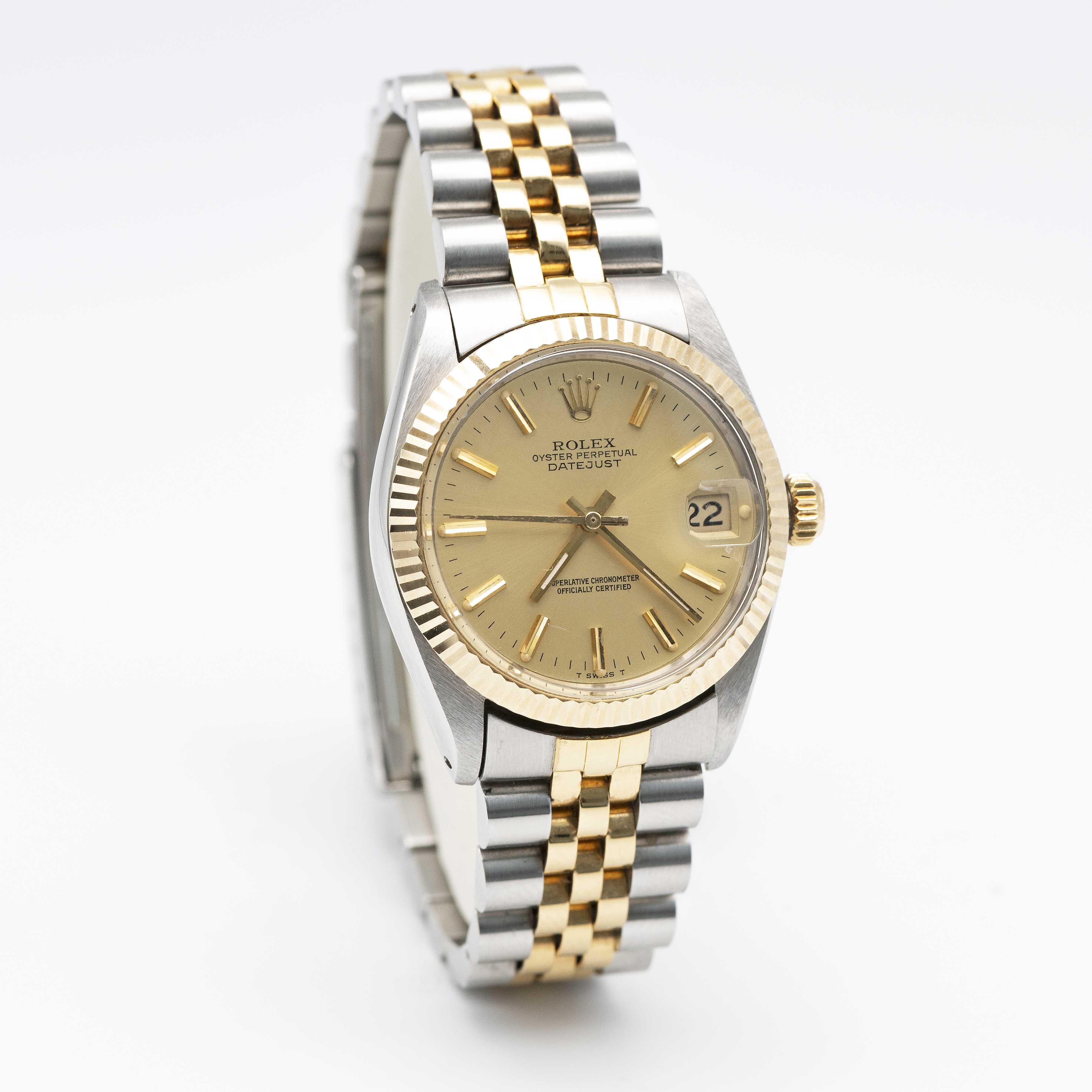 A MID SIZE STEEL & GOLD ROLEX OYSTER PERPETUAL DATEJUST BRACELET WATCH CIRCA 1983, REF. 6827 - Image 4 of 9