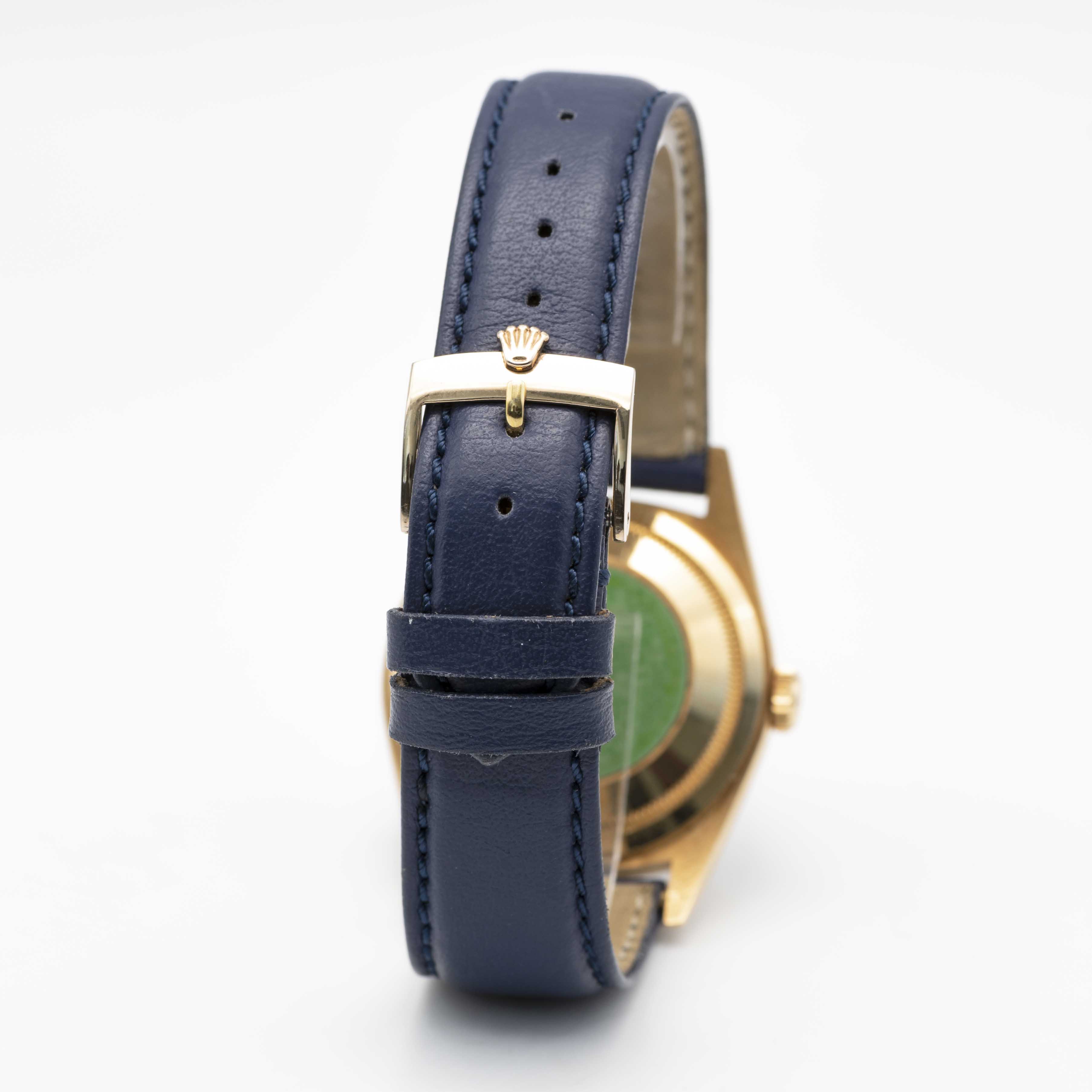 A GENTLEMAN'S 18K SOLID YELLOW GOLD ROLEX OYSTER PERPETUAL DAY DATE WRIST WATCH CIRCA 1990, REF. - Image 7 of 11