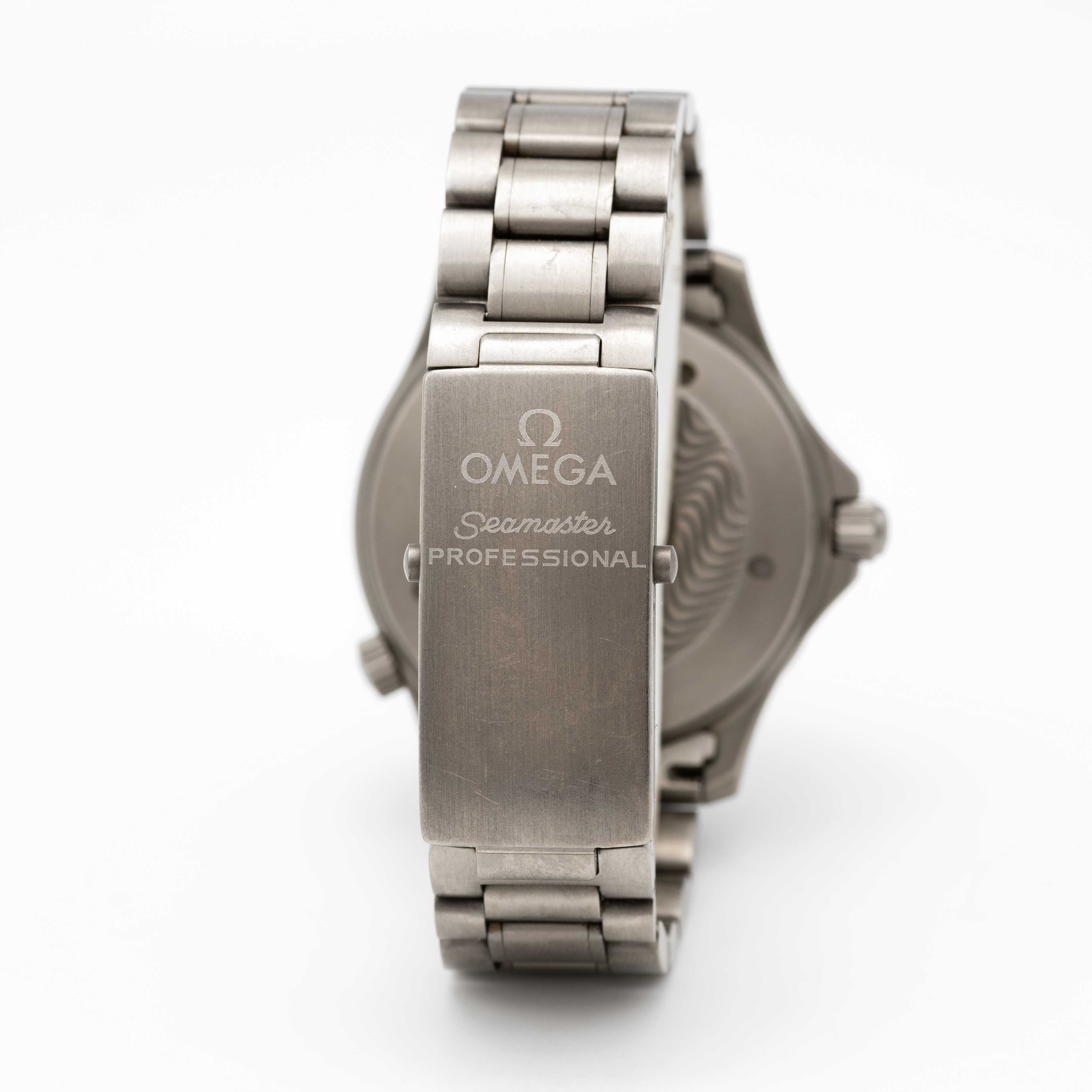 A GENTLEMAN'S TITANIUM OMEGA SEAMASTER TI-930 AUTOMATIC CHRONOMETER BRACELET WATCH CIRCA 2000s, REF. - Image 5 of 9