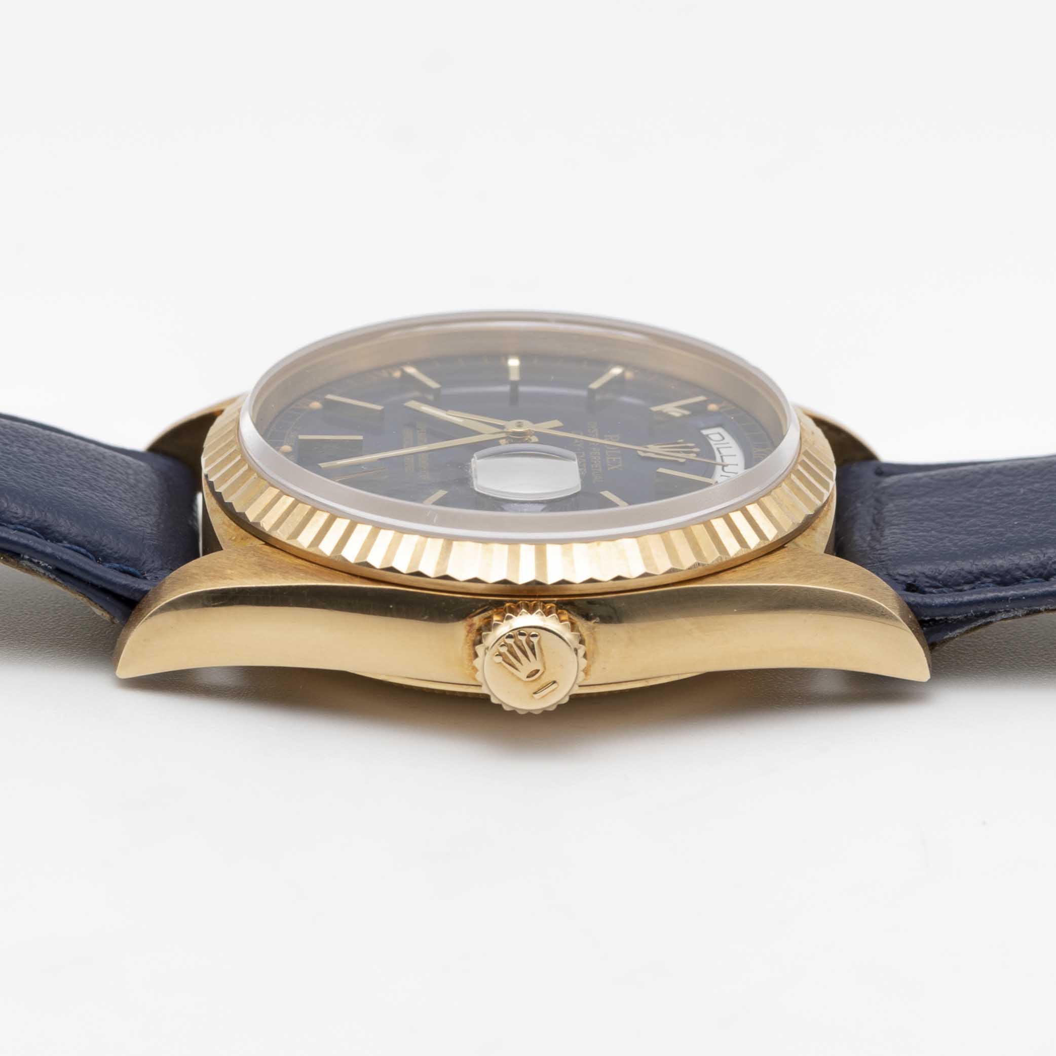 A GENTLEMAN'S 18K SOLID YELLOW GOLD ROLEX OYSTER PERPETUAL DAY DATE WRIST WATCH CIRCA 1990, REF. - Image 10 of 11