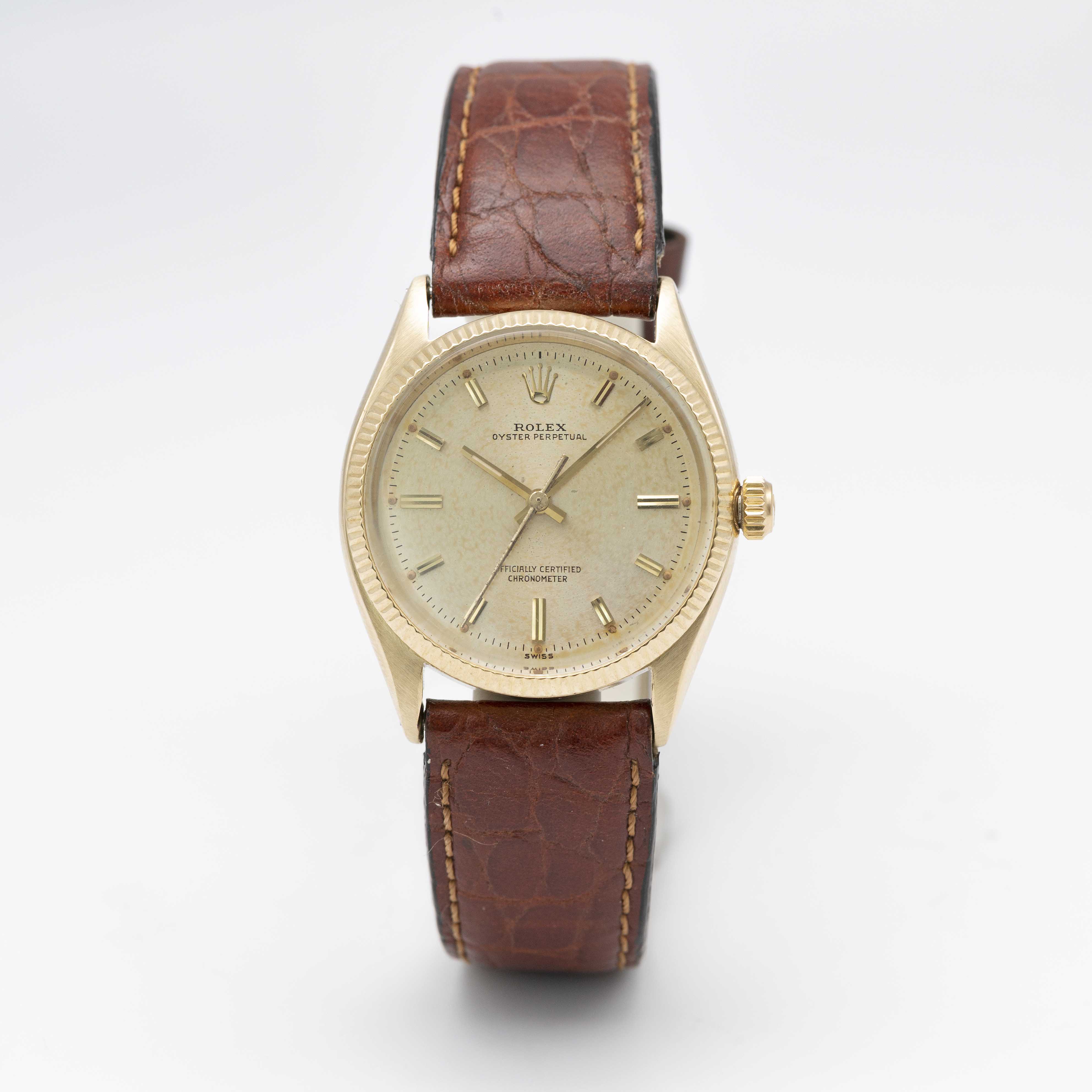 A GENTLEMAN'S 14K SOLID GOLD ROLEX OYSTER PERPETUAL WRIST WATCH CIRCA 1959, REF. 6565/6567 Movement: - Image 2 of 8