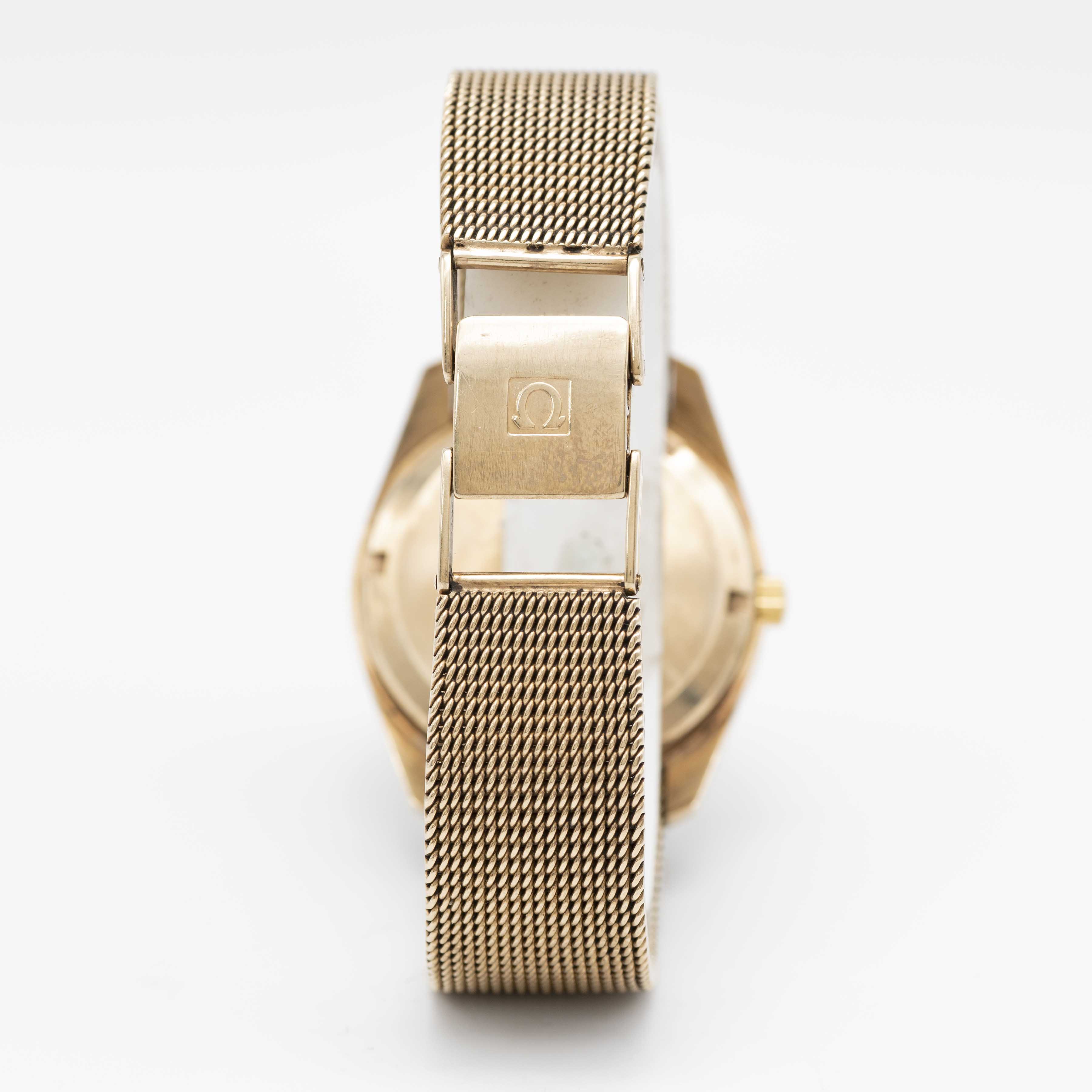 A GENTLEMAN'S SIZE 9CT SOLID GOLD OMEGA SEAMASTER DAY DATE AUTOMATIC BRACELET WATCH CIRCA 1971, REF. - Image 5 of 9